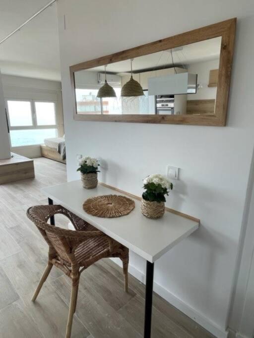 Precioso Apto Miami Playa: Beachfront Retreat with Wi-Fi and Netflix Exterior photo