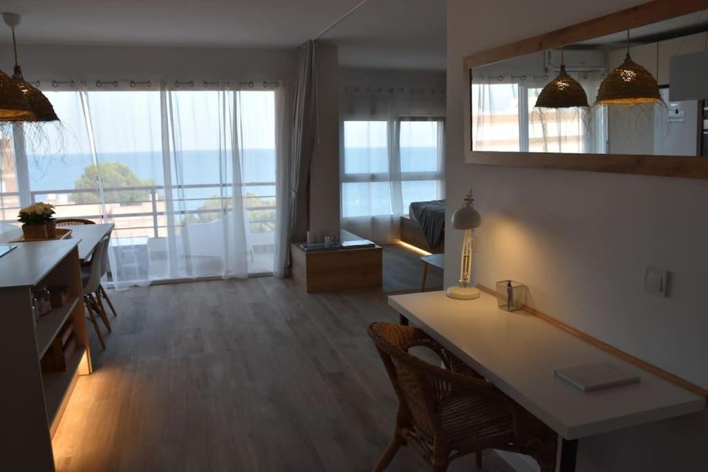 Precioso Apto Miami Playa: Beachfront Retreat with Wi-Fi and Netflix Exterior photo